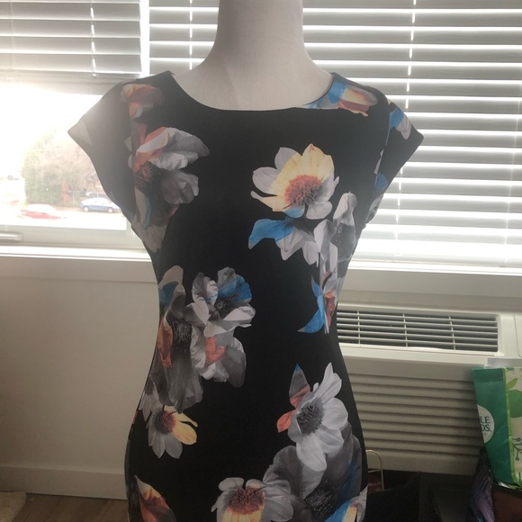 Bodycon fit dress - Picture 6 of 9